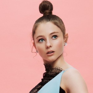 Thomasin McKenzie | biog.com