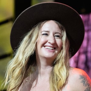 Margo Price | biog.com