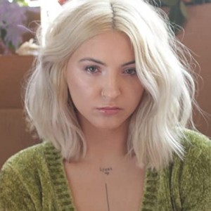 Julia Michaels | biog.com